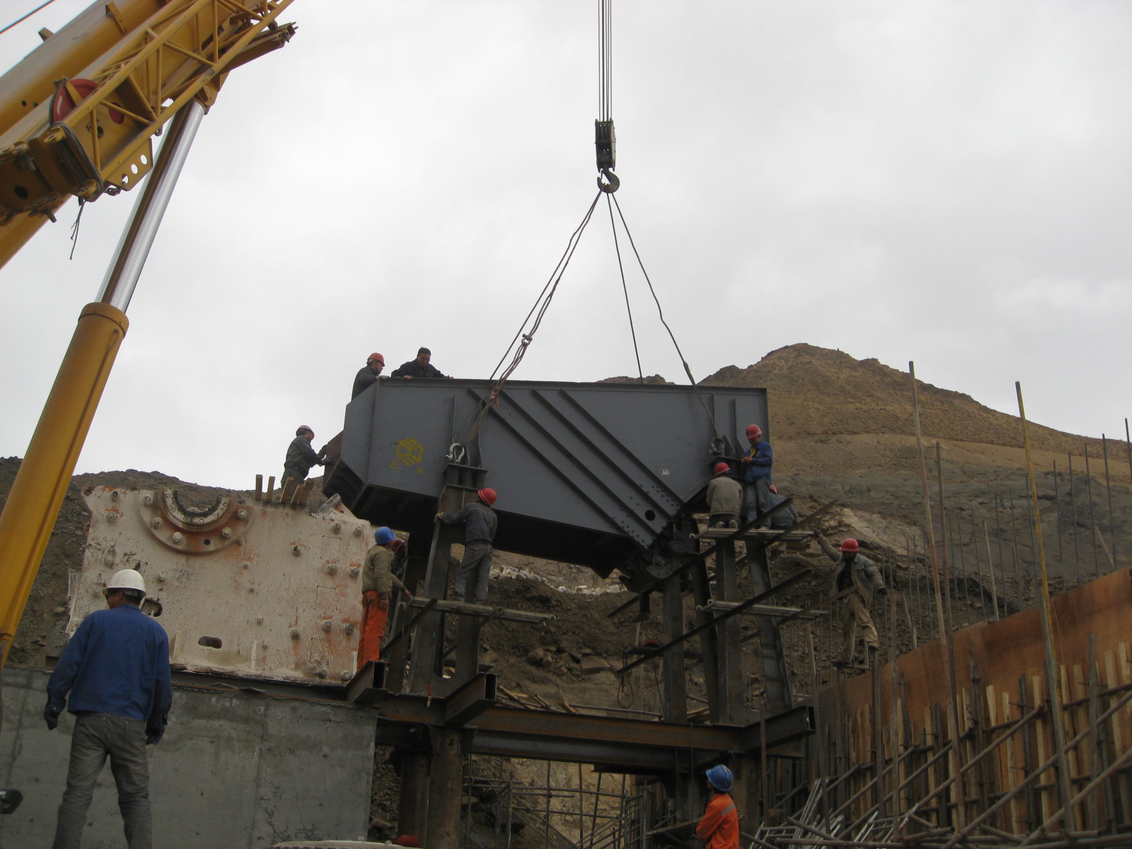 我公司指導振動篩的安裝與調(diào)試工作