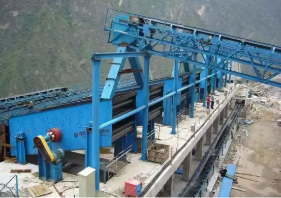 振動篩出現(xiàn)篩板開裂、橫梁斷裂等情況的原因和解決方案！195